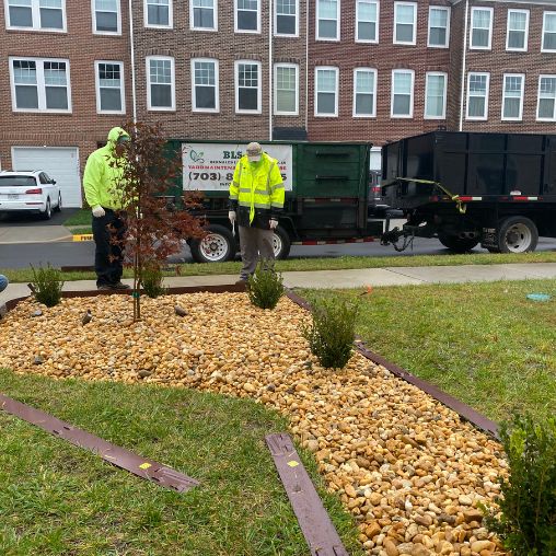 river rock landscaping_