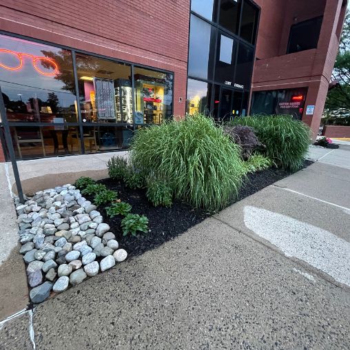 river rocks for landscaping_